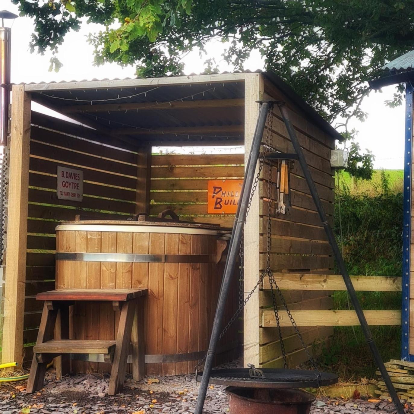 Hotel Under The Oak Glamping Caerphilly Esterno foto