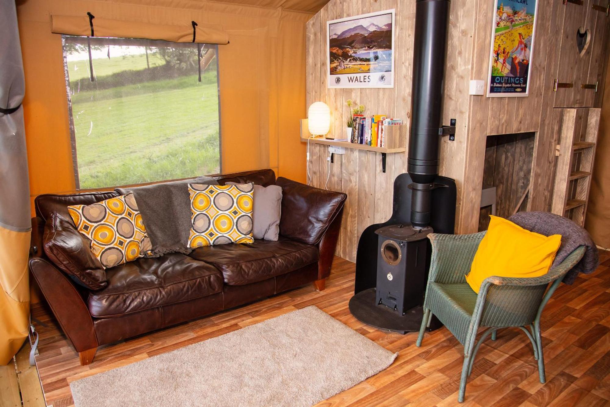 Hotel Under The Oak Glamping Caerphilly Esterno foto