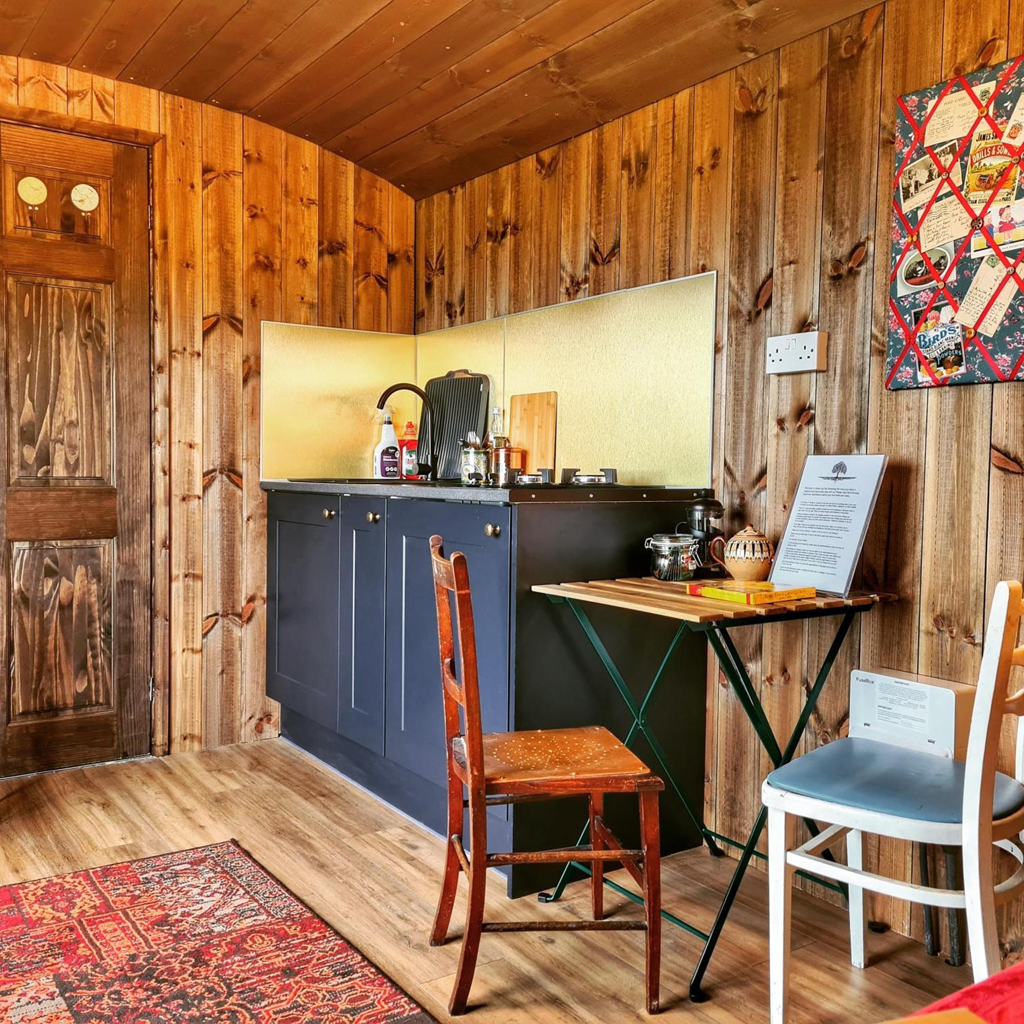 Hotel Under The Oak Glamping Caerphilly Esterno foto
